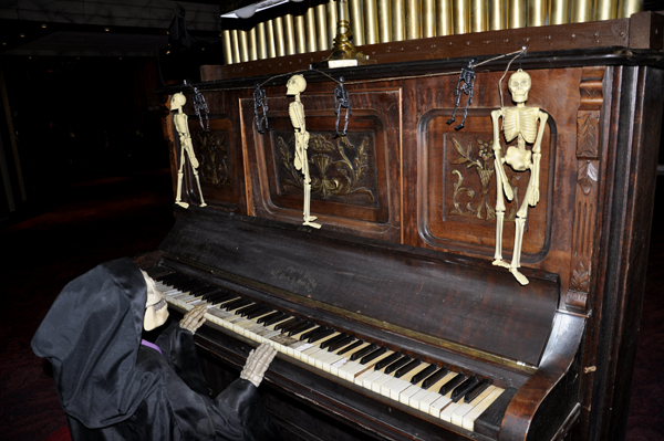 skeleton playing piano